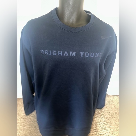 Nike Other - Men’s used Nike BYU crewneck sweatshirt size XL blue therma fit